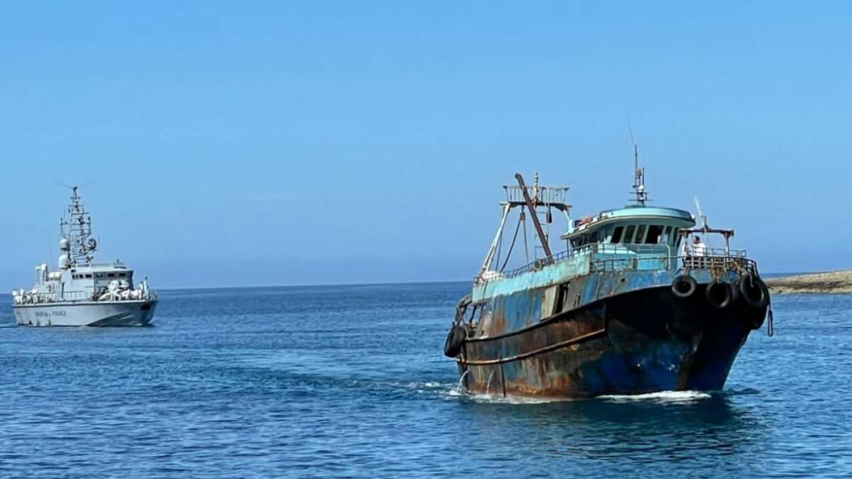 Immagine di La truffa dei libici sui migranti: “Prima li salvano, poi li fanno ripartire”