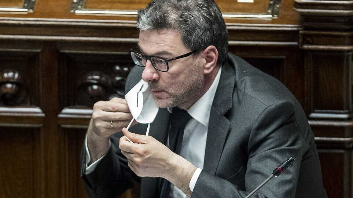 Immagine di Giorgetti segue la rotta tedesca per Ita, ma per Salvini è un problema