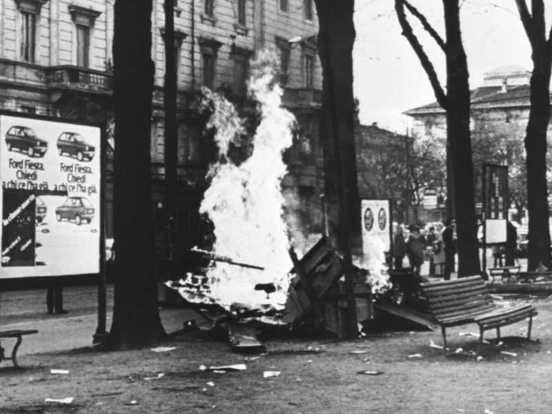 Manifestazione di Lotta Continua a Milano nel 1979 (Ansa)<br />&nbsp;