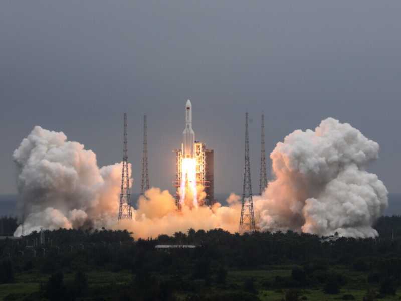 Tutto sul razzo cinese, ovvero: pure nello spazio la Cina fa come le pare