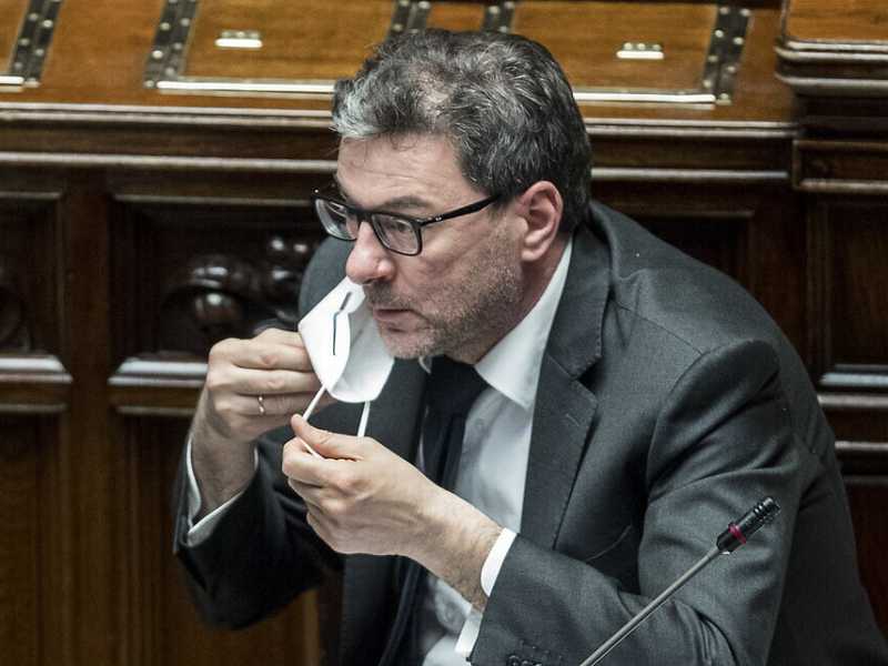 Giorgetti segue la rotta tedesca per Ita, ma per Salvini è un problema