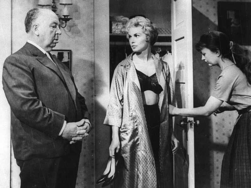 Alfred Hitchcock e Janet Leigh sul set di "Psycho" (Ansa)&nbsp;