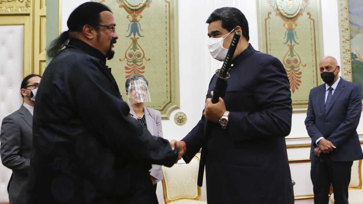 Immagine di Lo strano rapporto di Steven Seagal con Russia e Venezuela