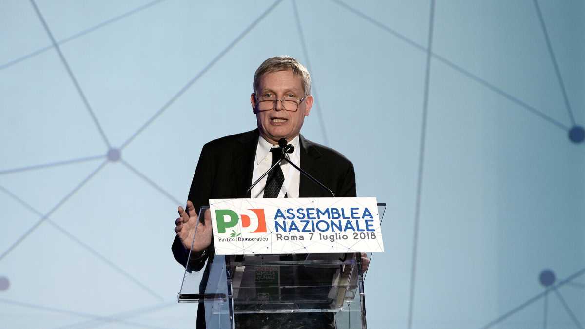 Immagine di Cuperlo: "Il M5s di Grillo è finito. Conte deve dire al Pd qual è il suo"