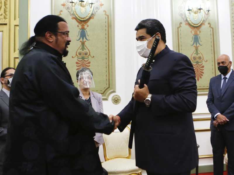 Lo strano rapporto di Steven Seagal con Russia e Venezuela