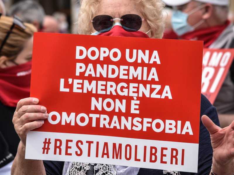 Legiferare pro o contro, ma sempre in regime di emergenza