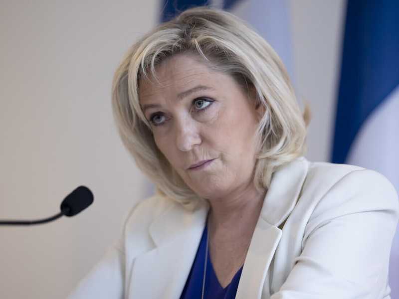 Marine Le Pen contro gli organi "del potere macronista"