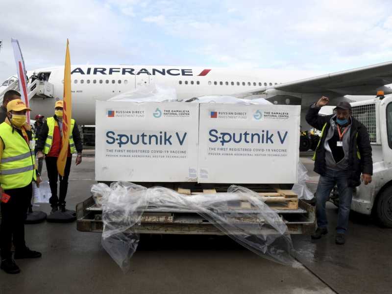 Perché la produzione di Sputnik in Russia non riesce a decollare