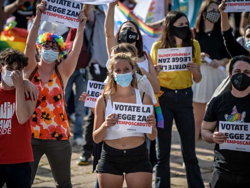 Milano, manifestazione per il ddl Zan contro l'odio omotransfobico&nbsp;<br />