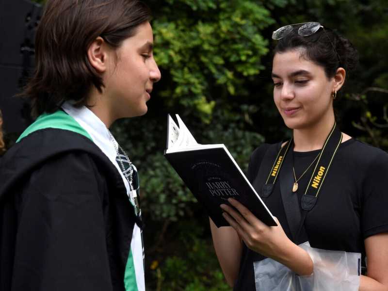 Fan di Harry Potter con i costumi del film (Ansa)&nbsp;