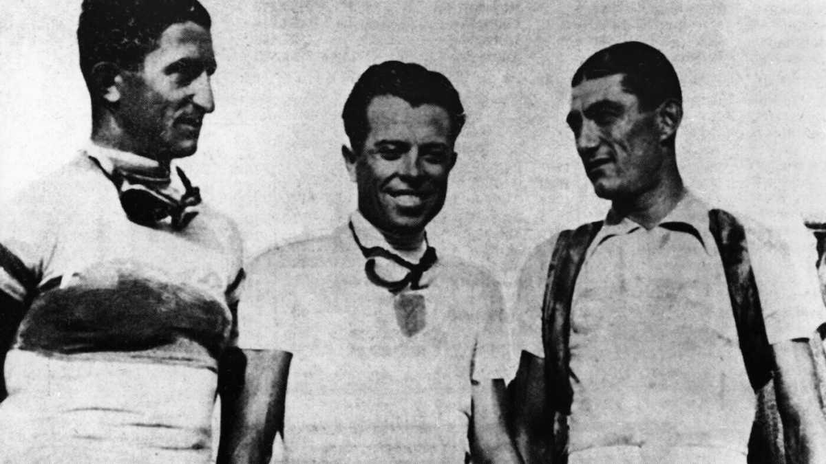 Immagine di Non ci si separa dalla maglia rosa