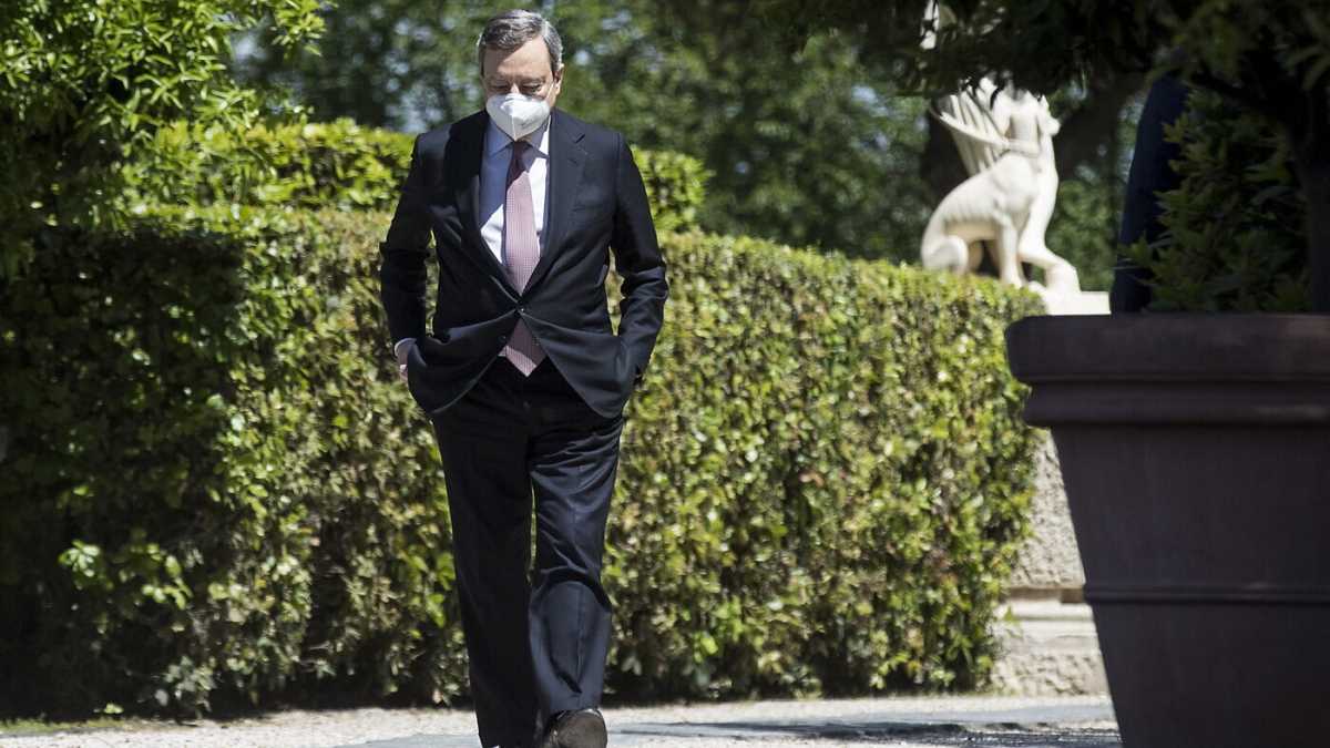 Immagine di Draghi e gli appunti dal Quirinale