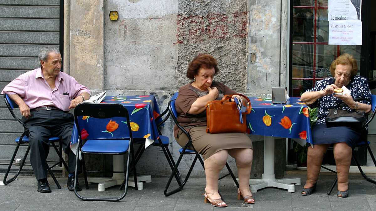 Immagine di È la tarda età il motore della compostezza italiana
