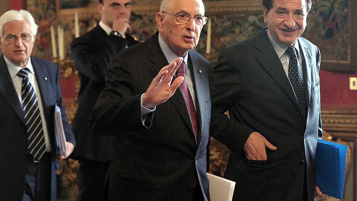 Immagine di Come nasce un secondo mandato al Quirinale? Intervista all’ex portavoce di Napolitano