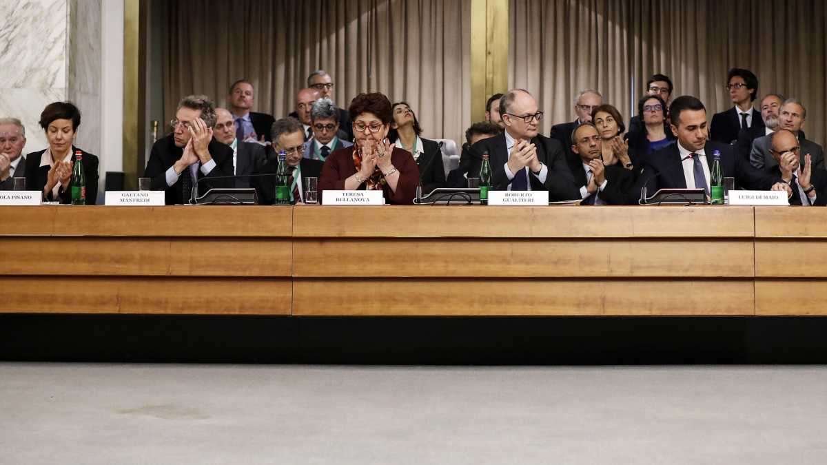 Immagine di L'ex ministro va in città: così gli orfani del contismo cercano fortuna da sindaci