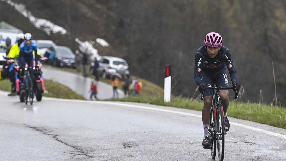 Immagine di Giro d'Italia. Bernal tra Dolomiti e gelo