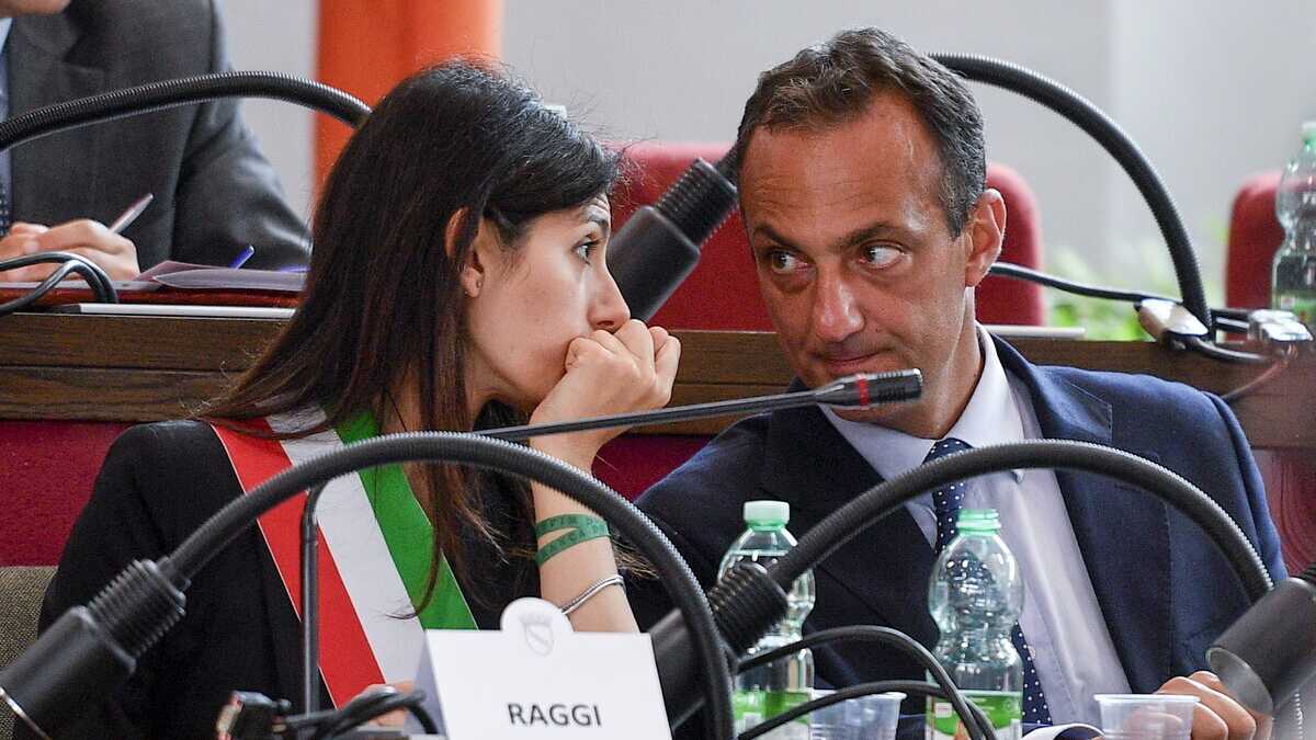 Immagine di La fuga di De Vito dal M5s. Ora la Raggi è senza maggioranza