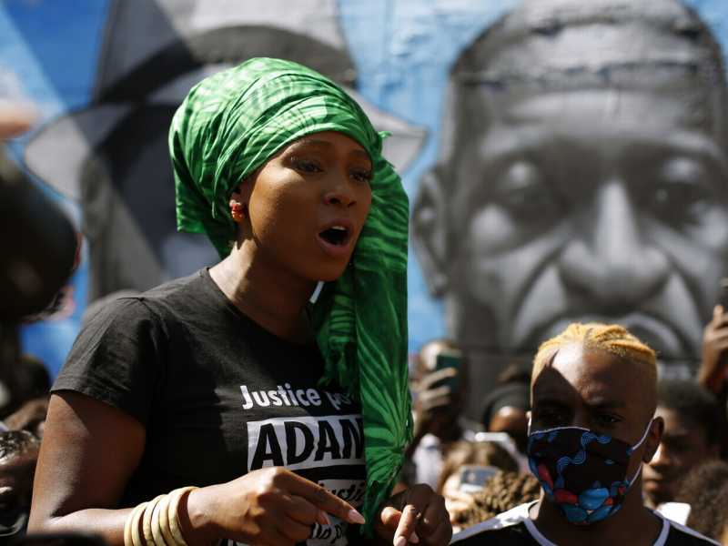 Assa Traor&eacute;, emblema di &ldquo;una sinistra che fa della razza la sua identit&agrave; come l&rsquo;estrema destra&rdquo; (LaPresse)&nbsp;<br />
