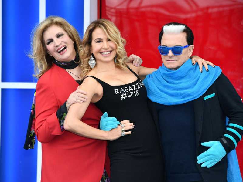 La conduttrice Barbara D'Urso con i Iva Zanicchi, a sinistra, e Cristiano Malgioglio (Ansa)&nbsp;<br />