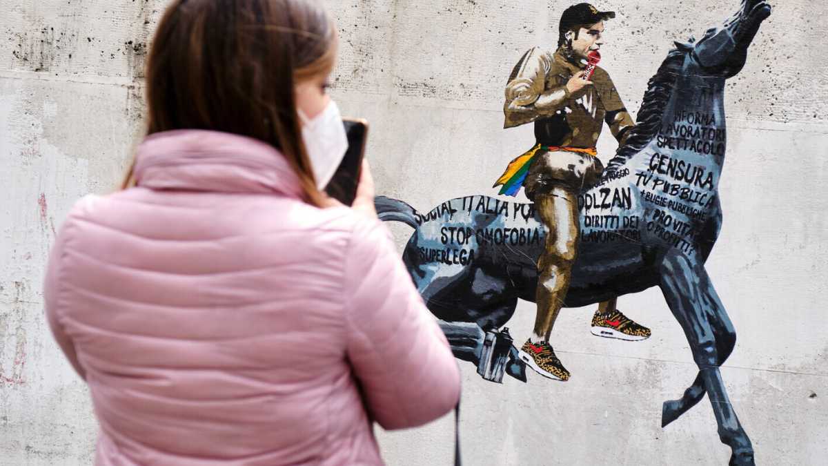 Immagine di La Rai querela Fedez, ma non lo dice