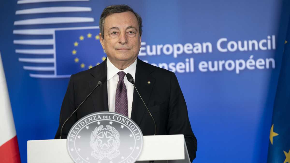 Immagine di L'asse Rivera-Giavazzi. Così Draghi nasconde le nomine ai partiti