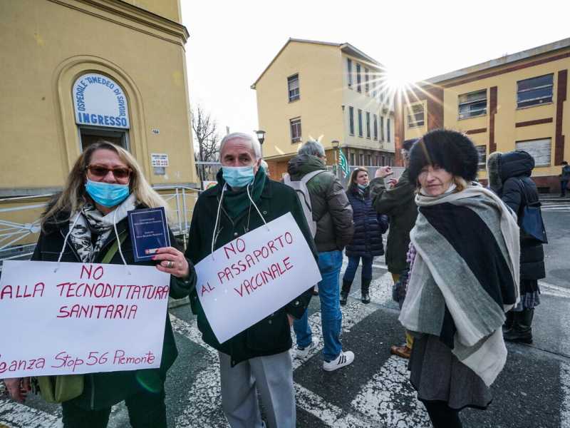Protesta No vax a Torino, 2020 (Ansa)&nbsp;