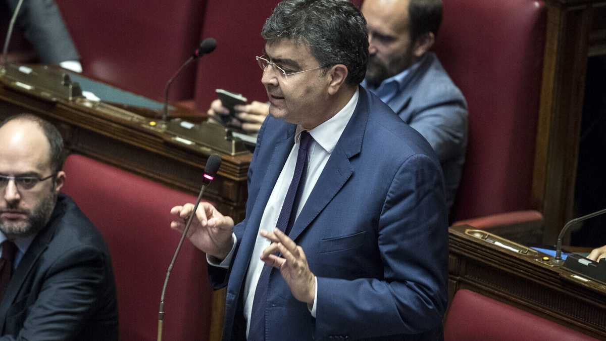 Immagine di Il M5s si spacca su Casaleggio, e prova a mandare Fiano a processo