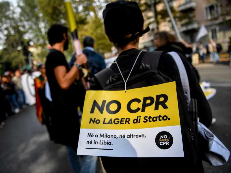 Manifestazione contro l'apertura del Cpr di Milano (LaPresse)&nbsp;