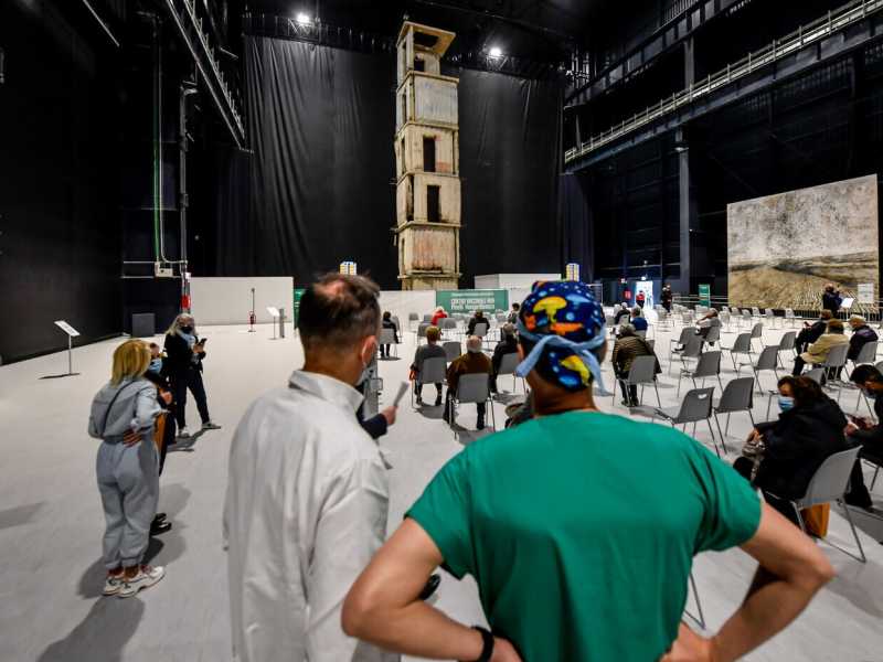 Che bello vaccinarsi in questa specie di Biennale di architettura diffusa