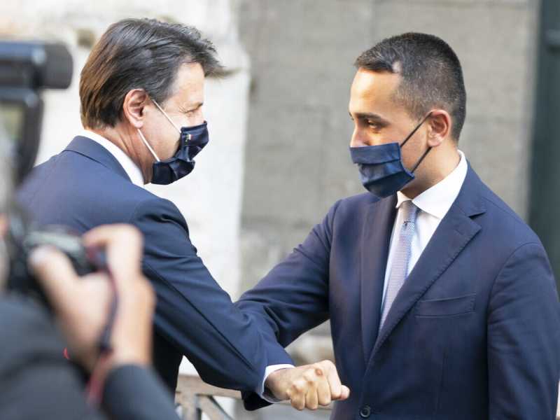 Giuseppe Conto e Luigi Di Maio (foto Ansa)