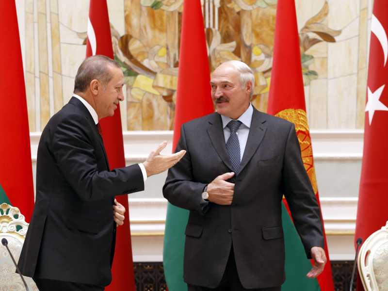 Il presidente turco&nbsp;Recep Tayyip Erdogan e il dittatore bielorusso&nbsp;Aljaksandr Lukashenka (Ansa)<br />