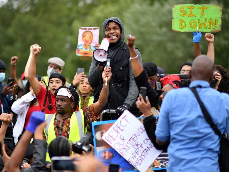 &nbsp;L'attore John Boyega a una protesta BLM dopo la morte di George Floyd, Hyde Park, Londra, Regno Unito, 3 giugno (Justin Setterfield/Getty Images)<br />
