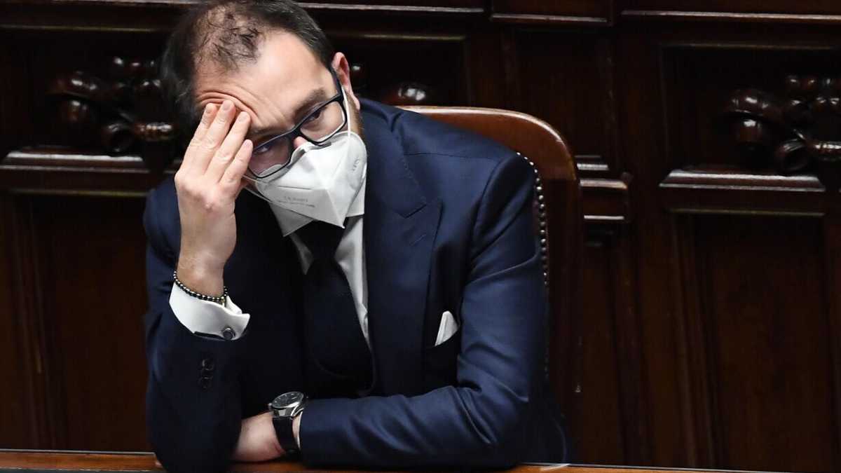 Immagine di Così Bonafede, in mezzo al guado, chiede a Conte di mediare con la Cartabia