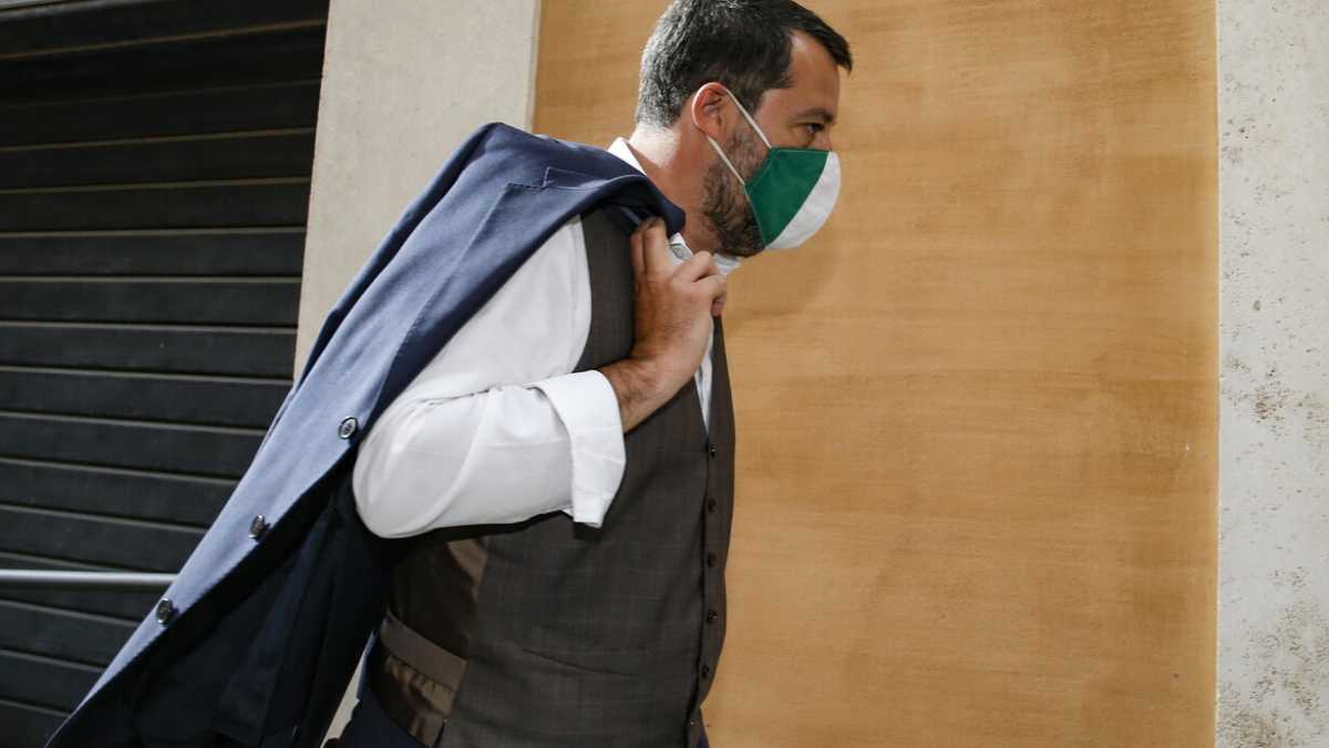 Immagine di Salvini fa il politico adulto (per ora)