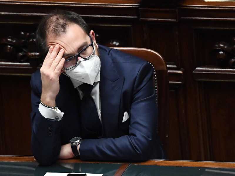 Così Bonafede, in mezzo al guado, chiede a Conte di mediare con la Cartabia