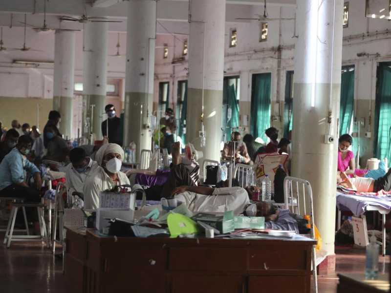 Pazienti affetti da murcomicosi a Ahmedabad, India, il 21 maggio scorso (LaPresse)