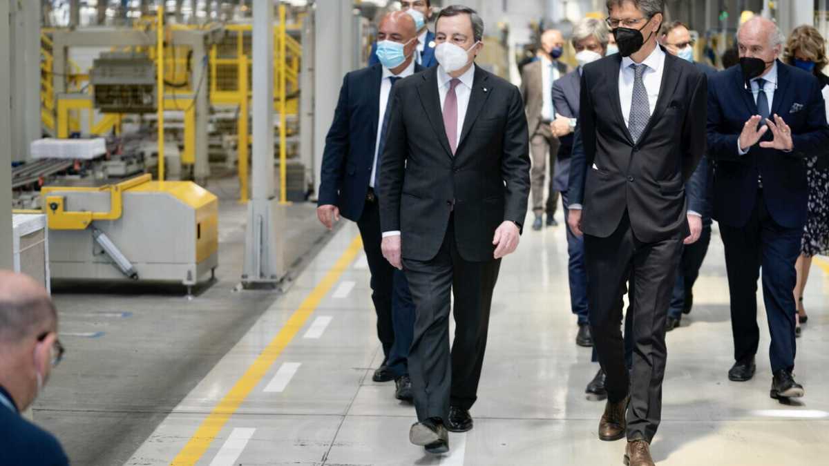 Immagine di La difficile partita di Draghi sullo sblocco dei licenziamenti