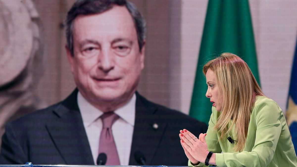 Immagine di "Cara Giorgia, qui c'è tanto lavoro fino al 2023". Draghi vede Meloni e chiude al Colle