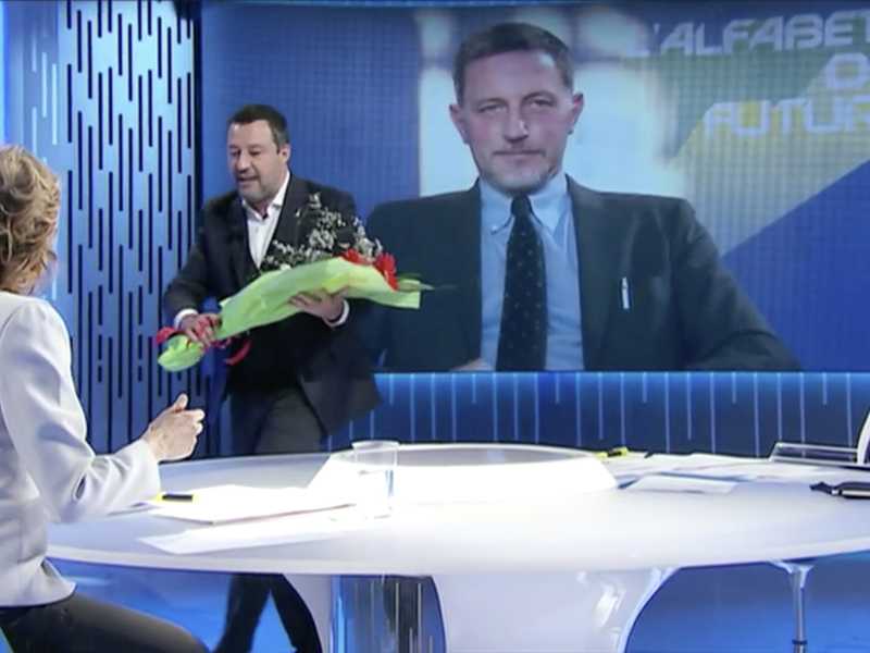 Dopo due anni Salvini le porta i fiori. Lilli Gruber: "Le donne non hanno tutta questa pazienza"