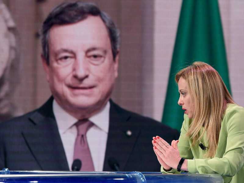 "Cara Giorgia, qui c'è tanto lavoro fino al 2023". Draghi vede Meloni e chiude al Colle