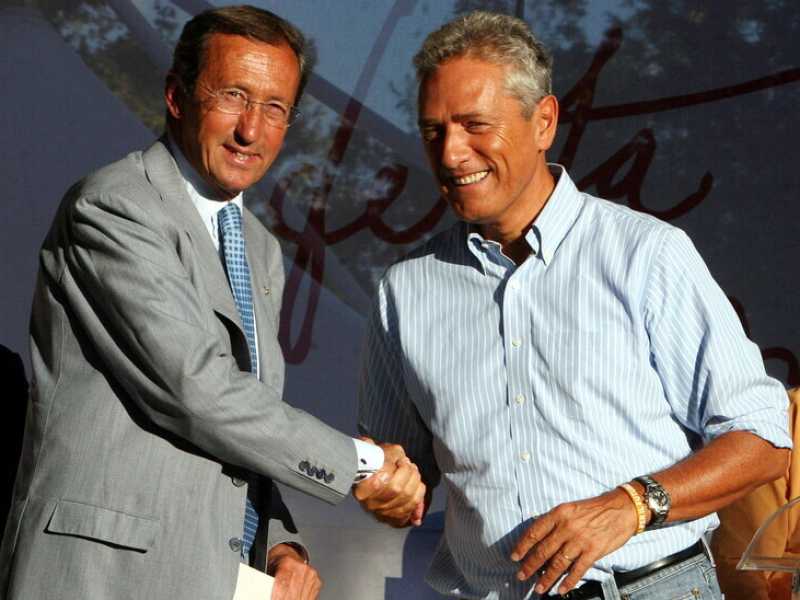 Gianfranco Fini e Francesco Rutelli sul palco della festa nazionale di Alleanza per l'Italia, nel 2010 (LaPresse)