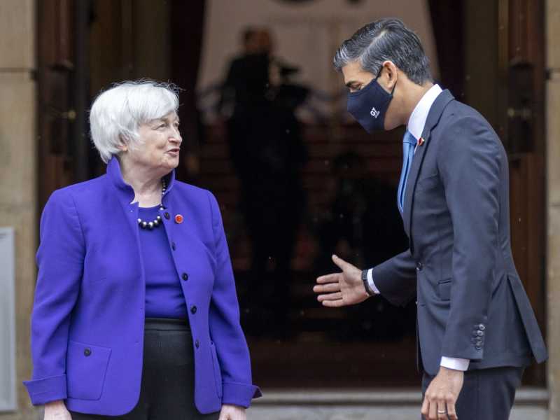 Il ministro delle finanze USA Janet Yellen e il cancelliere britannico Rishi Sunak (Lapresse)