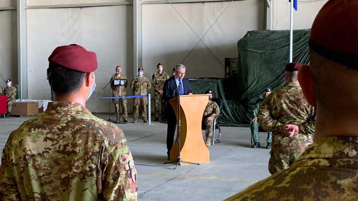 Immagine di A Herat Guerini ammaina la bandiera della missione italiana