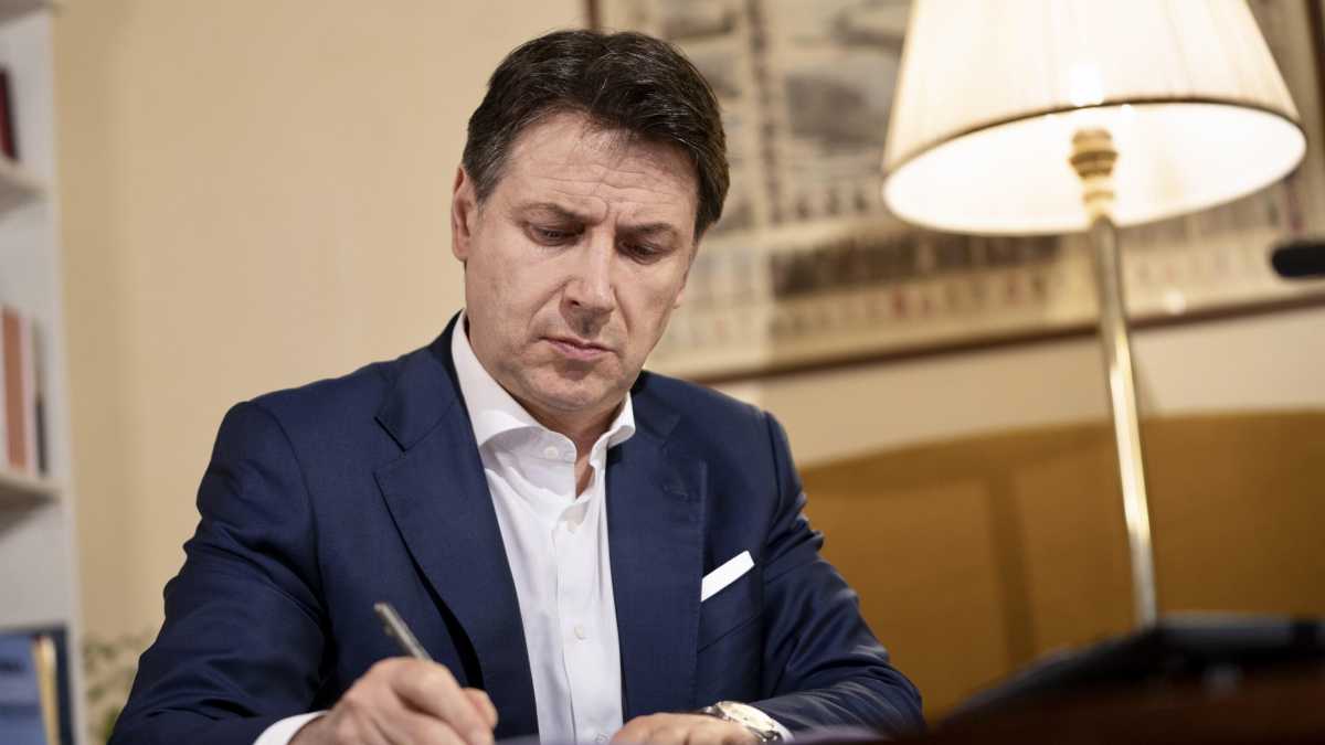 Immagine di Simbolo, nome, capigruppo e Rousseau made in Viterbo: le mosse di Conte leader M5s