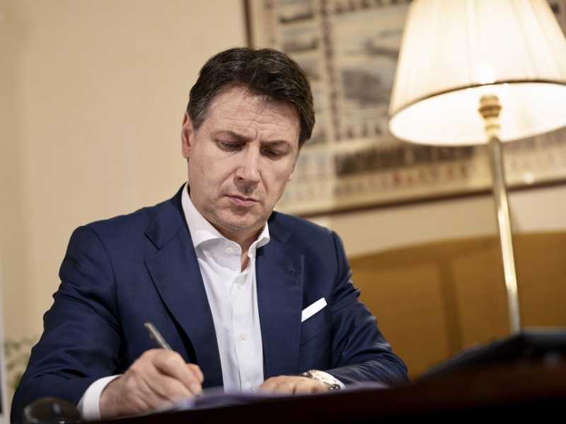Simbolo, nome, capigruppo e Rousseau made in Viterbo: le mosse di Conte leader M5s