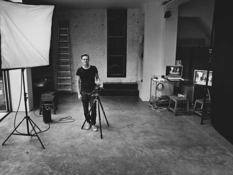 Bryan Adams firmerà il Calendario Pirelli 2022