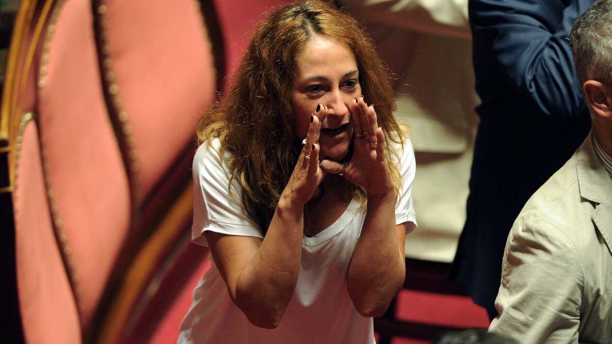 Immagine di Anvedi la Taverna! In Europa il M5s manda la protagonista dello spot anti-euro