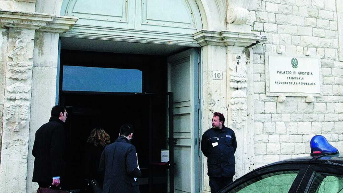 Immagine di Trani, bugie e videotape