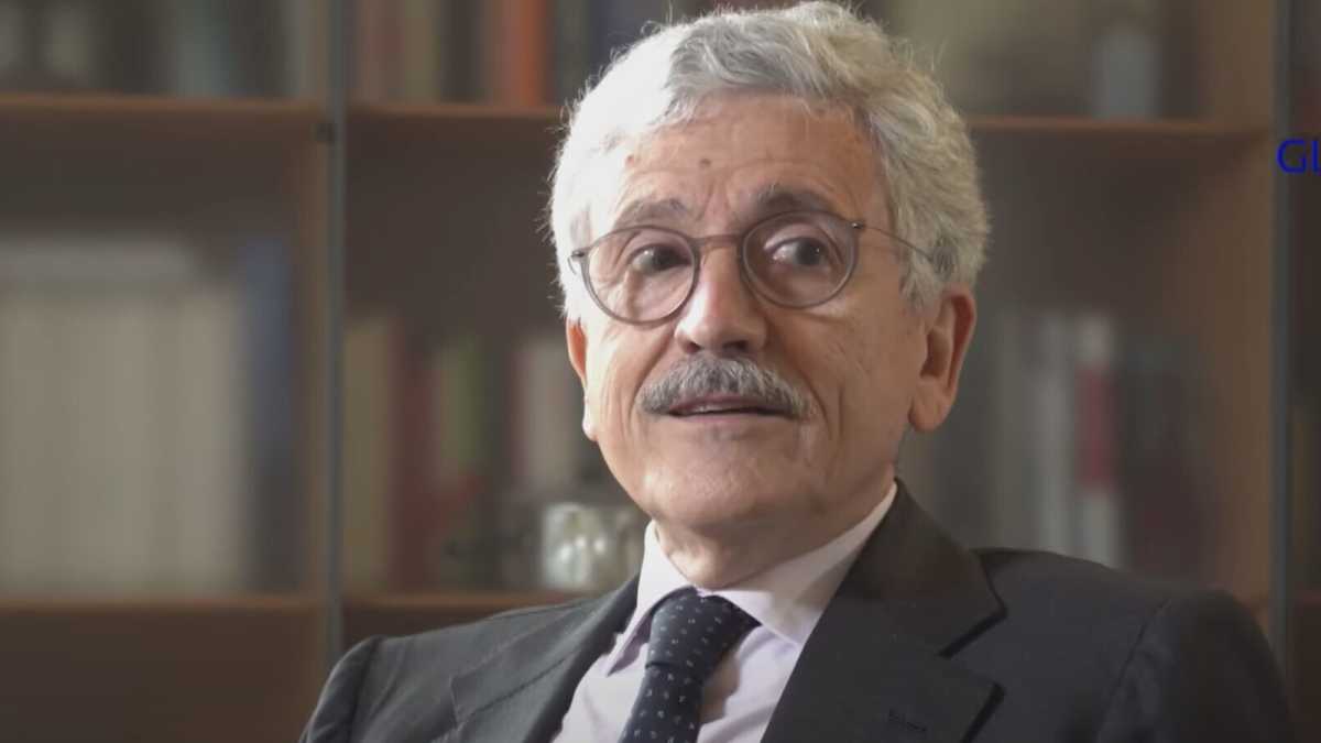 Immagine di D'Alema nuovo idolo della propaganda cinese