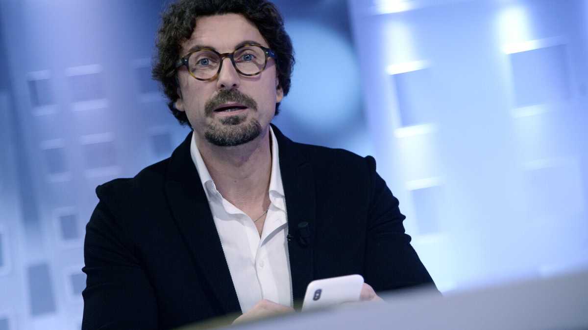 Immagine di Toninelli e gli altri. Così a Genova il M5s di lotta si prepara a picconare il M5s di governo